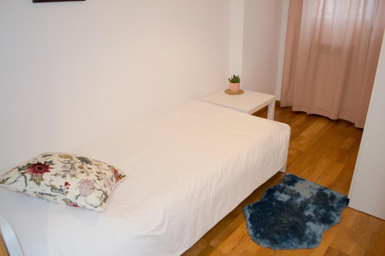 Apartamenticos Torrenueva I Zaragoza Bagian luar foto